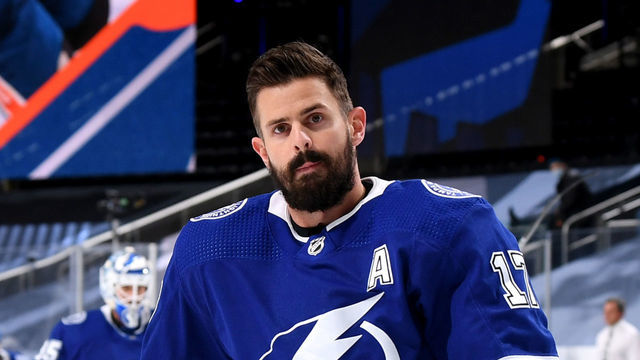 EDMONTON, ALBERTA - SEPTEMBER 09: Alex Killorn #17 of the Tampa Bay Lightning warms up before Game Two of the Eastern Conference Final of the 2020 NHL Stanley Cup Playoffs between the New York Islanders and the Tampa Bay Lightning at Rogers Place on September 09, 2020 in Edmonton, Alberta.