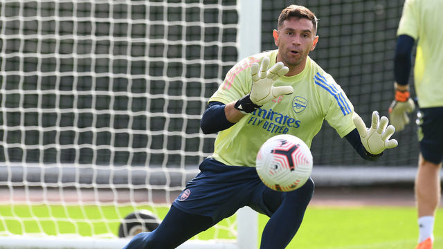 ST ALBANS, ENGLAND - SEPTEMBER 08: Emiliano Martinez of Arsenal during a training session at London Colney on September 08, 2020 in St Albans, England.