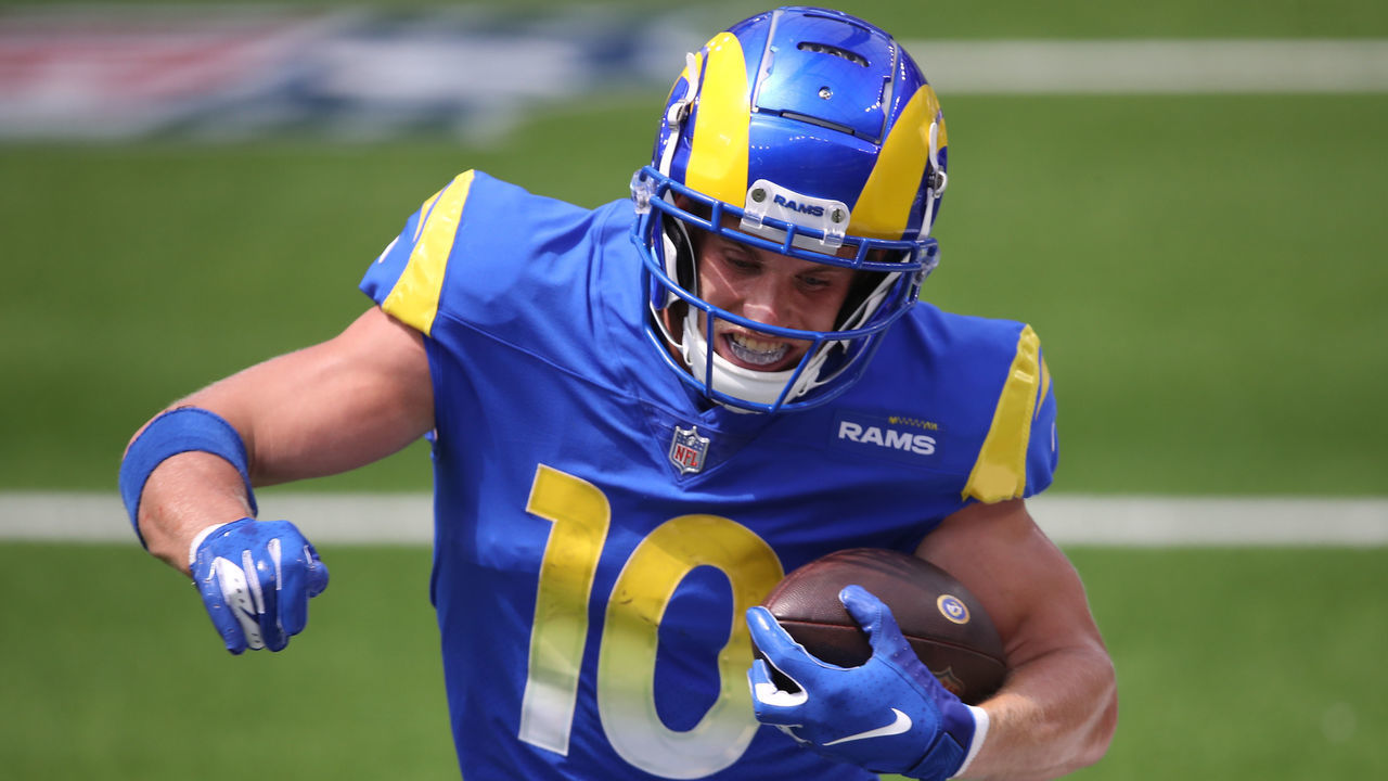 INGLEWOOD, CALIFORNIA - AUGUST 29: Cooper Kupp #10 of the Los Angeles Rams runs with the ball during a team scrimmage at SoFi Stadium on August 29, 2020 in Inglewood, California.