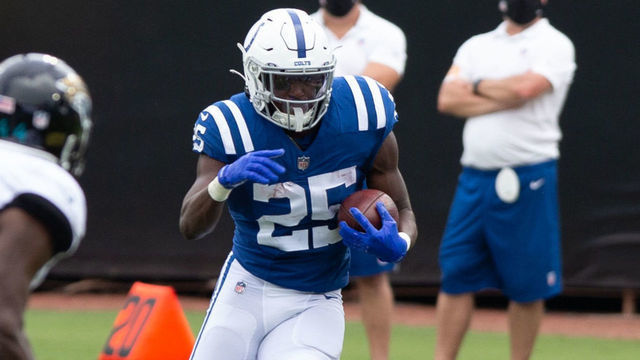 JACKSONVILLE, FL - SEPTEMBER 13: Indianapolis Colts Running Back Marlon Mack (25) runs with the ball during the game between the Indianapolis Colts and the Jacksonville Jaguars on September 13, 2020 at TIAA Bank Field in Jacksonville, Fl. Photo by David Rosenblum/Icon Sportswire via Getty Images)