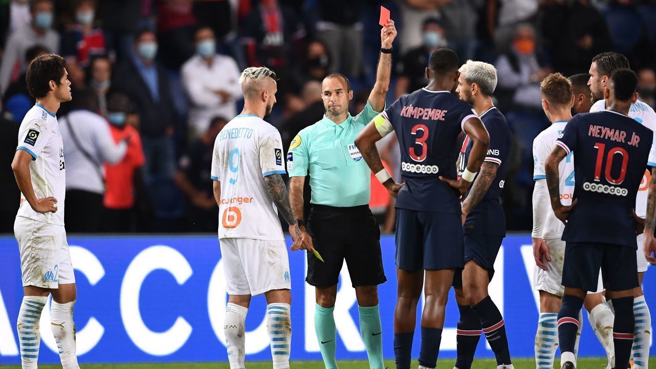 Marseille's Argentinian forward Dario Benedetto 2L) and Paris Saint-Germain's Argentinian midfielder Leandro Paredes (4R) receive red cards from French referee Jerome Brisard (C) at the end of the French L1 football match between Paris Saint-Germain (PSG) and Marseille (OM) at the Parc de Princes stadium in Paris on September 13, 2020.