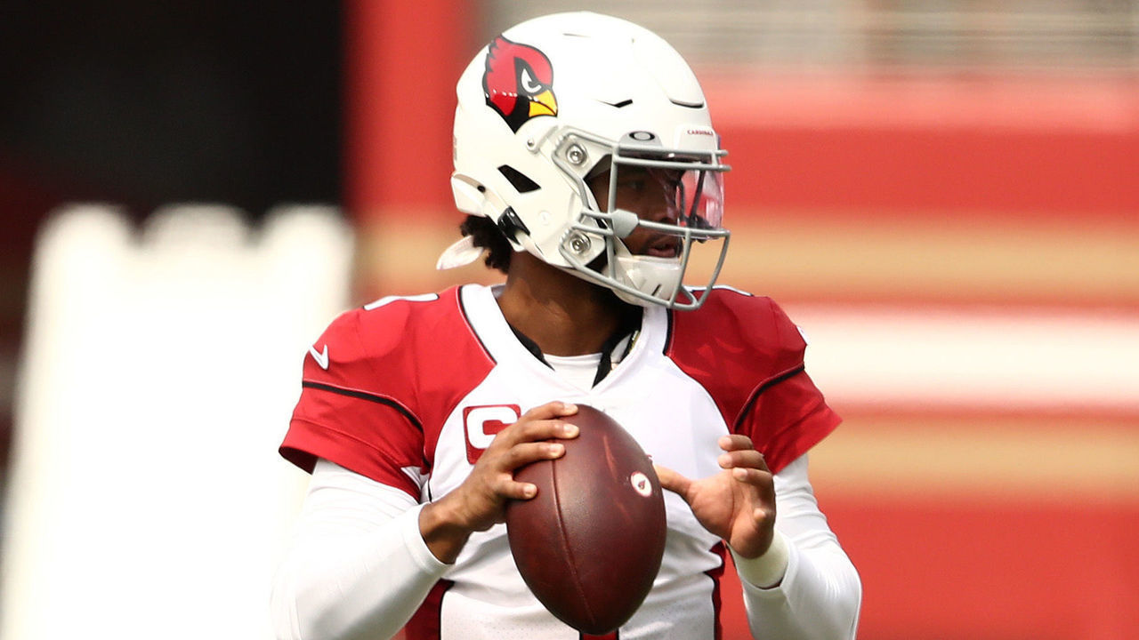 SANTA CLARA, CALIFORNIA - SEPTEMBER 13: Kyler Murray #1 of the Arizona Cardinals passes the ball against the San Francisco 49ers at Levi's Stadium on September 13, 2020 in Santa Clara, California.