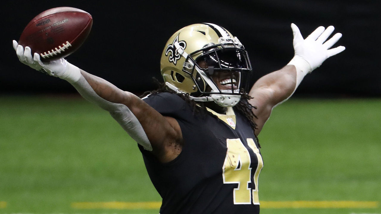 NEW ORLEANS, LOUISIANA - SEPTEMBER 13: Alvin Kamara #41 of the New Orleans Saints celebrates a touchdown against the Tampa Bay Buccaneers during the second quarter at the Mercedes-Benz Superdome on September 13, 2020 in New Orleans, Louisiana.