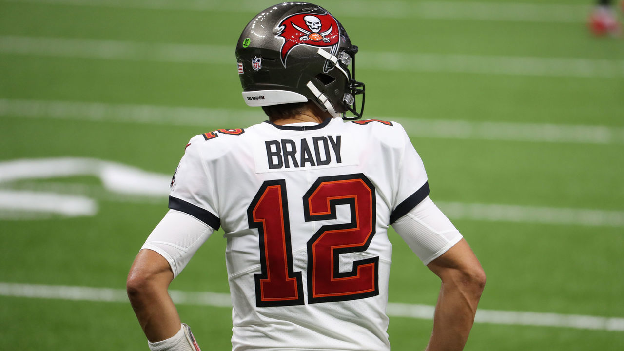 NEW ORLEANS, LOUISIANA - SEPTEMBER 13: Tom Brady #12 of the Tampa Bay Buccaneers warms up before the start of a game against the New Orleans Saints at Mercedes-Benz Superdome on September 13, 2020 in New Orleans, Louisiana.