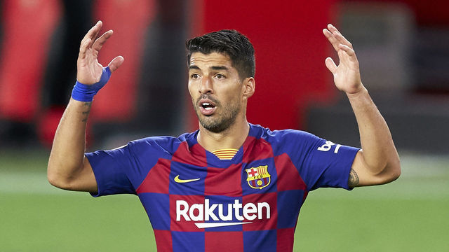 SEVILLE, SPAIN - JUNE 19: Luis Suarez of FC Barcelona reacts during the Liga match between Sevilla FC and FC Barcelona at Estadio Ramon Sanchez Pizjuan on June 19, 2020 in Seville, Spain.