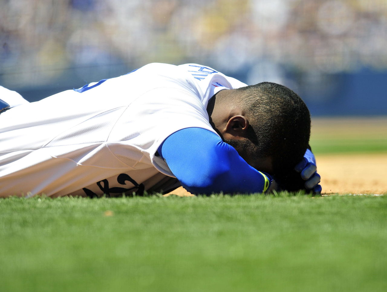 Cuban sensation Yasiel Puig ends Dodgers win with laser throw to