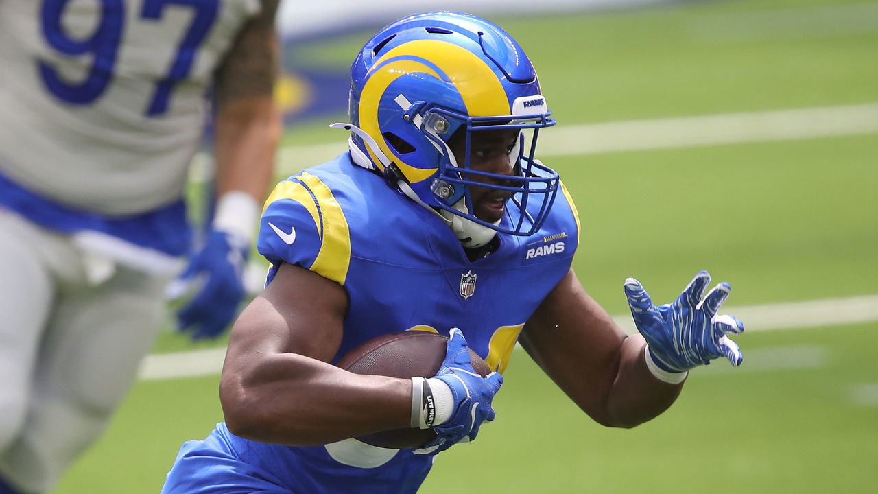INGLEWOOD, CALIFORNIA - AUGUST 29: Malcolm Brown #34 of the Los Angeles Rams rushes during a team scrimmage at SoFi Stadium on August 29, 2020 in Inglewood, California.