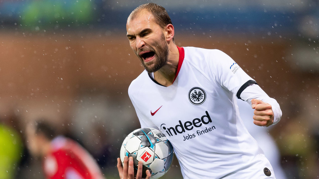 PADERBORN, GERMANY - DECEMBER 22: (BILD ZEITUNG OUT) Bas Dost of Eintracht Frankfurt celebrates after scoring his team's first goal during the Bundesliga match between SC Paderborn 07 and Eintracht Frankfurt at Benteler Arena on December 22, 2019 in Paderborn, Germany.