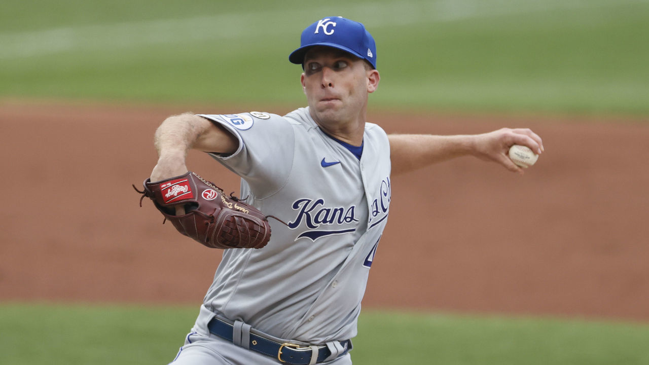 CLEVELAND, OH - SEPTEMBER 09: Danny Duffy #41 of the Kansas City Royals pitches against the Cleveland Indians during the first inning at Progressive Field on September 09, 2020 in Cleveland, Ohio.
