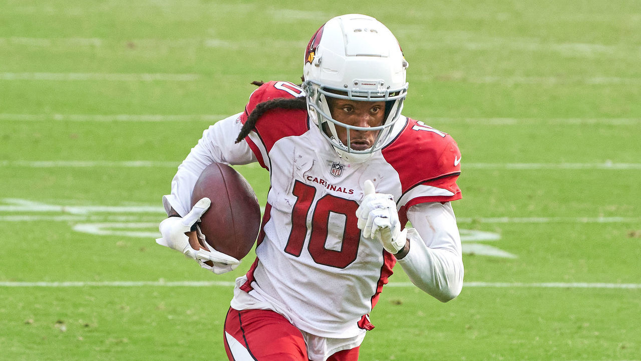 SAN FRANCISCO, CA - SEPTEMBER 13: Arizona Cardinals wide receiver DeAndre Hopkins (10) runs with the football during the NFL game between the San Francisco 49ers and the Arizona Cardinals on September 13, 2020, at Levi's Stadium in Santa Clara, California.
