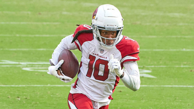 SAN FRANCISCO, CA - SEPTEMBER 13: Arizona Cardinals wide receiver DeAndre Hopkins (10) runs with the football during the NFL game between the San Francisco 49ers and the Arizona Cardinals on September 13, 2020, at Levi's Stadium in Santa Clara, California.