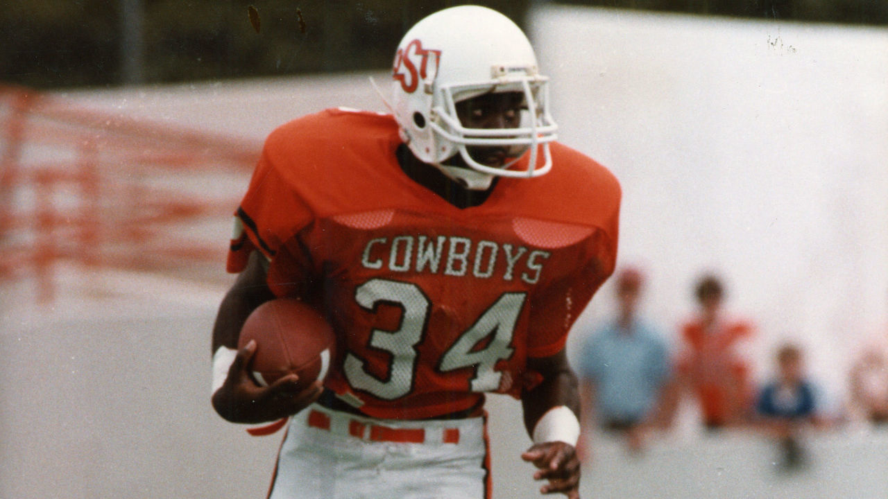 STILLWATER, OK- CIRCA 1980: Runningback Thurman Thomas #34 of the Oklahoma State University Cowboys runs the ball upfield at Boone Pickens Stadium in Stillwater, Oklahoma.