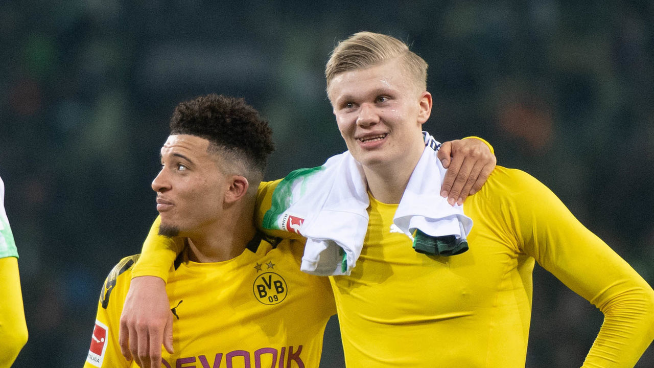 07 March 2020, North Rhine-Westphalia, Mönchengladbach: Football: Bundesliga, Borussia Mönchengladbach - Borussia Dortmund, 25th matchday at Borussia Park. Jadon Sancho (l) and Erling Haaland from Dortmund stand side by side after the match. Photo: Bernd Thissen/dpa - IMPORTANT NOTE: In accordance with the regulations of the DFL Deutsche Fußball Liga and the DFB Deutscher Fußball-Bund, it is prohibited to exploit or have exploited in the stadium and/or from the game taken photographs in the form of sequence images and/or video-like photo series.