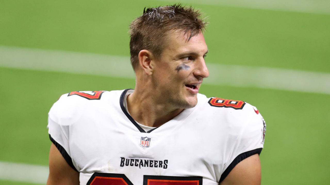 NEW ORLEANS, LOUISIANA - SEPTEMBER 13: Rob Gronkowski #87 of the Tampa Bay Buccaneers against the New Orleans Saints at Mercedes-Benz Superdome on September 13, 2020 in New Orleans, Louisiana.
