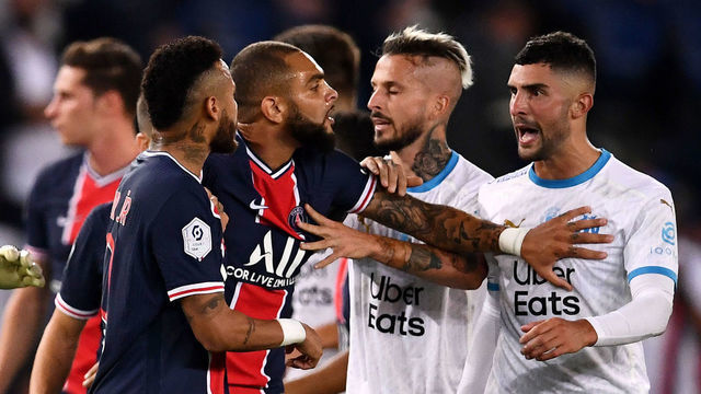 Marseille's Spanish defender Alvara Gonzalez (R) argues with Paris Saint-Germain's Brazilian forward Neymar (L) during the French L1 football match between Paris Saint-Germain (PSG) and Marseille (OM) at the Parc de Princes stadium in Paris on September 13, 2020. - Neymar said he "acted like a fool" following his red card against Marseille but called on football officials to do more to combat discrimination after accusing Spanish defender Alvaro Gonzalez of racism.