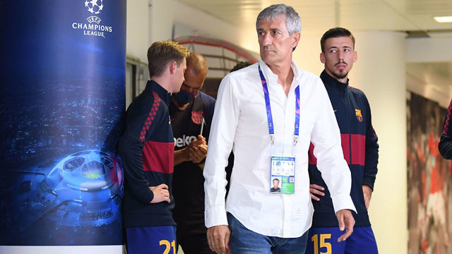 LISBON, PORTUGAL - AUGUST 14: Quique Setien, Head Coach of FC Barcelona looks on in the tunnel before the UEFA Champions League Quarter Final match between Barcelona and Bayern Munich at Estadio do Sport Lisboa e Benfica on August 14, 2020 in Lisbon, Portugal.