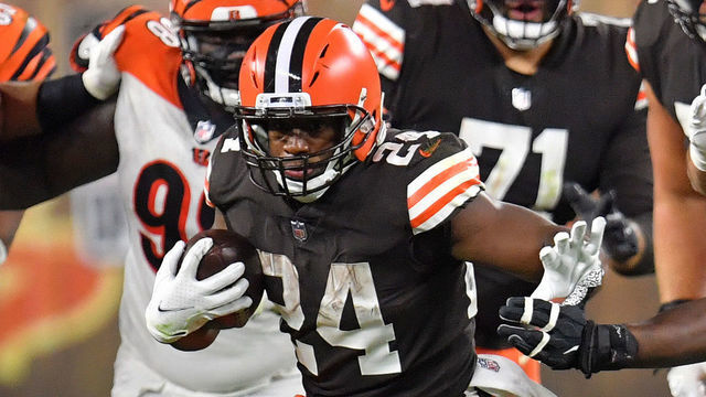 CLEVELAND, OHIO - SEPTEMBER 17: Nick Chubb #24 of the Cleveland Browns runs against Carlos Dunlap #96 of the Cincinnati Bengals during the second half at FirstEnergy Stadium on September 17, 2020 in Cleveland, Ohio.