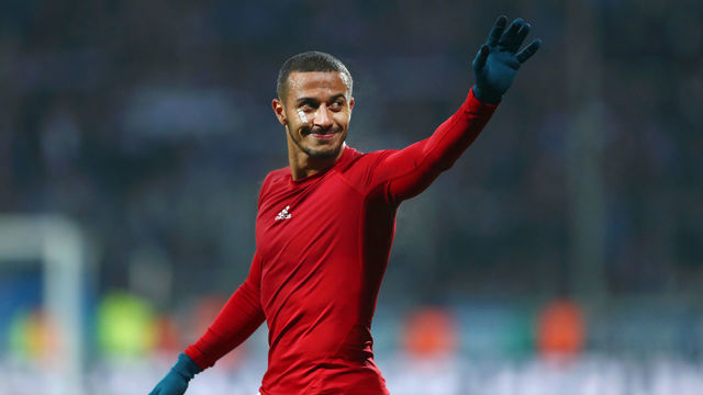 BOCHUM, GERMANY - OCTOBER 29: Thiago of FC Bayern Munich waves to fans after the DFB Cup second round match between VfL Bochum and Bayern Muenchen at Vonovia Ruhrstadion on October 29, 2019 in Bochum, Germany.
