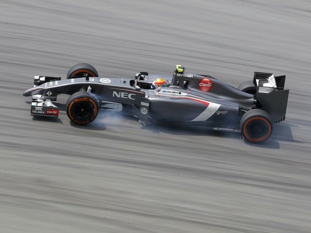 VIDEO: Sauber's Esteban Gutierrez's car flips in crash at Bahrain GP
