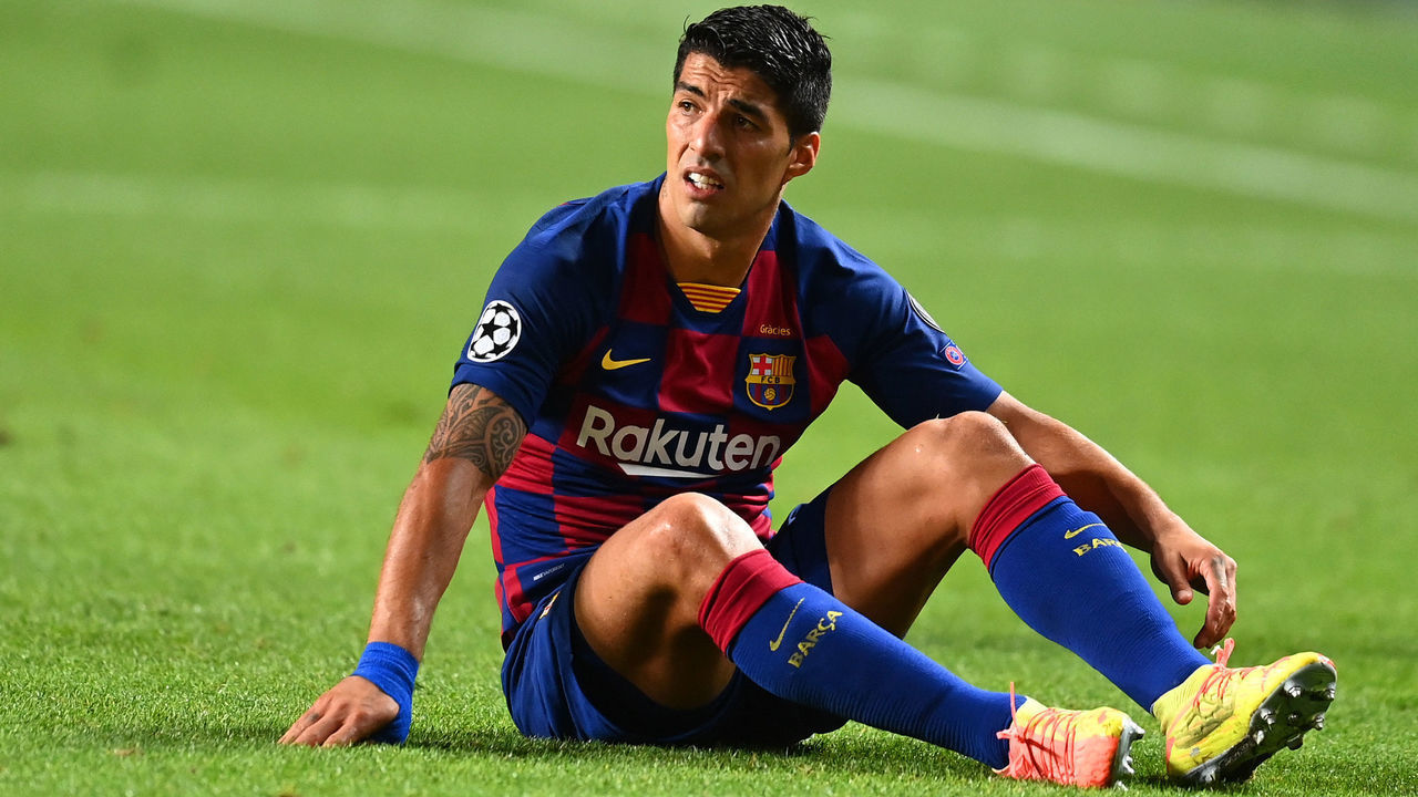 LISBON, PORTUGAL - AUGUST 14: Luis Suarez of FC Barcelona looks dejected during the UEFA Champions League Quarter Final match between Barcelona and Bayern Munich at Estadio do Sport Lisboa e Benfica on August 14, 2020 in Lisbon, Portugal.