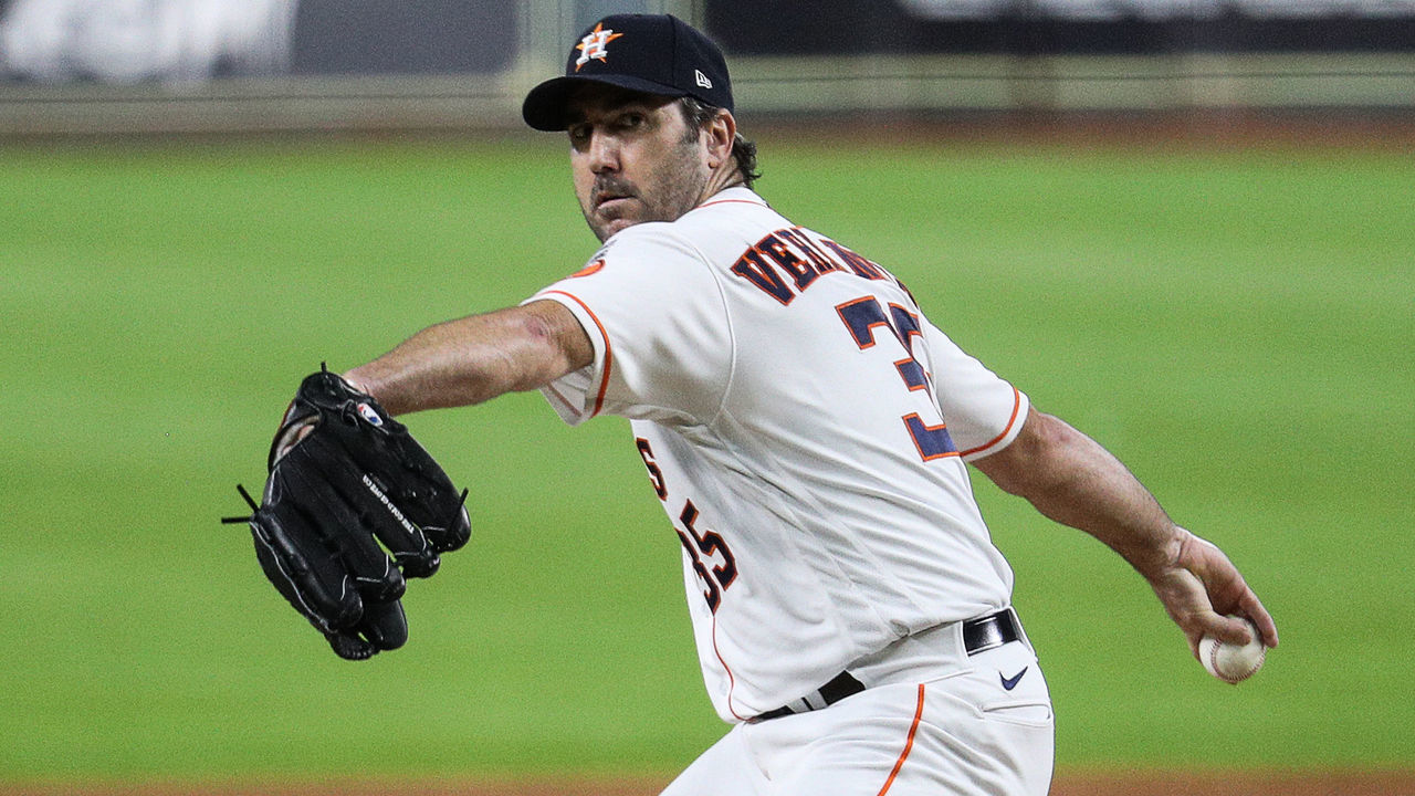 HOUSTON, TEXAS - JULY 24: Justin Verlander #35 of the Houston Astros pitches against the Seattle Mariners at Minute Maid Park on July 24, 2020 in Houston, Texas.