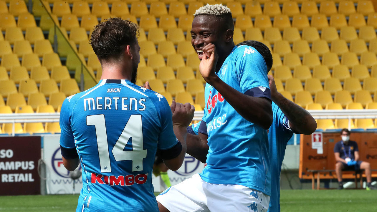 PARMA, ITALY - SEPTEMBER 20: Dries Mertens of SSC Napoli celebrates after scoring his goal with his team mates Victor Osimhen during the Serie A match between Parma Calcio and SSC Napoli at Stadio Ennio Tardini on September 20, 2020 in Parma, Italy.
