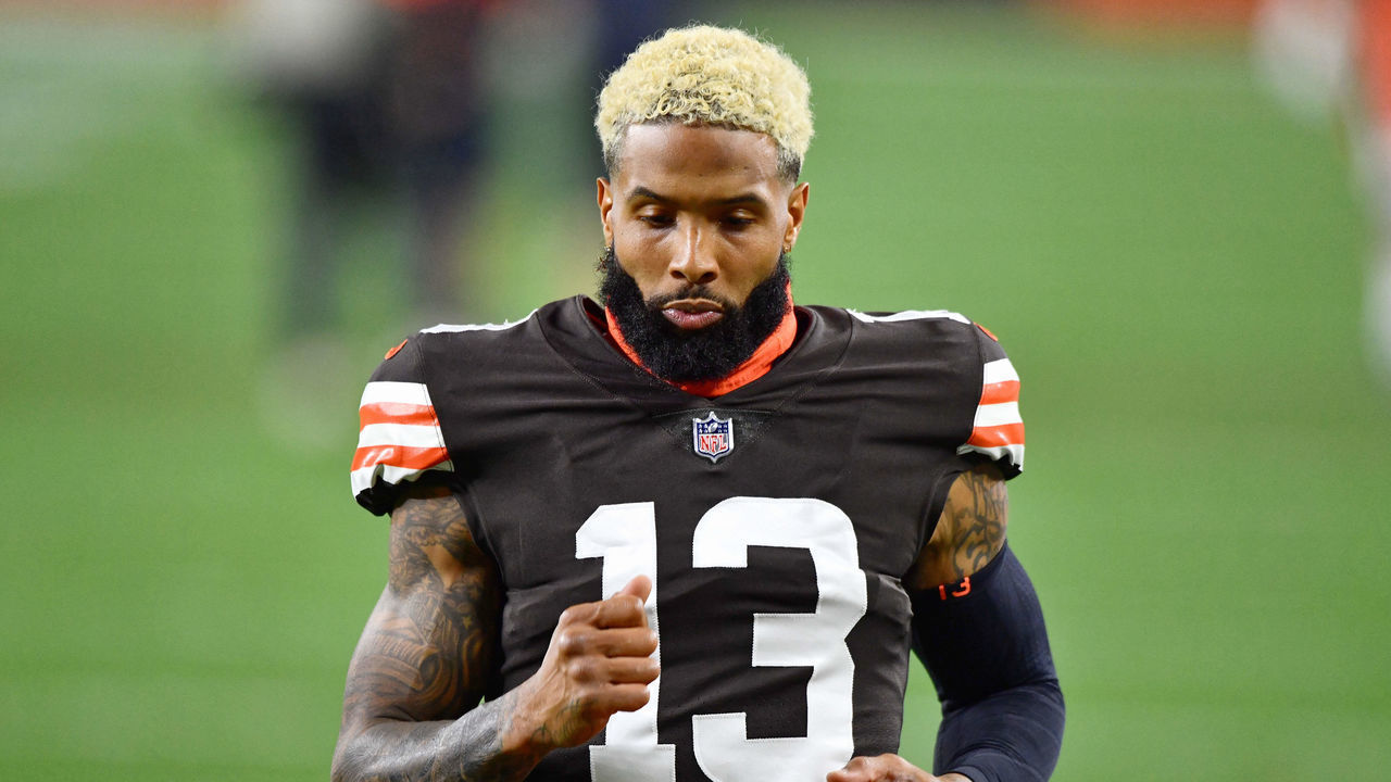 CLEVELAND, OH - SEPTEMBER 17: Odell Beckham Jr. #13 of the Cleveland Browns warms up before a game against the Cincinnati Bengals at FirstEnergy Stadium on September 17, 2020 in Cleveland, Ohio.