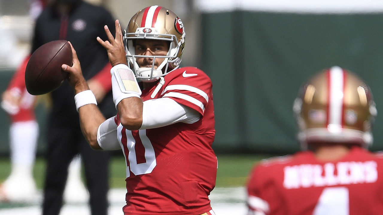 EAST RUTHERFORD, NEW JERSEY - SEPTEMBER 20: Jimmy Garoppolo #10 of the San Francisco 49ers throws the ball during warmups before the game against the New York Jets at MetLife Stadium on September 20, 2020 in East Rutherford, New Jersey.