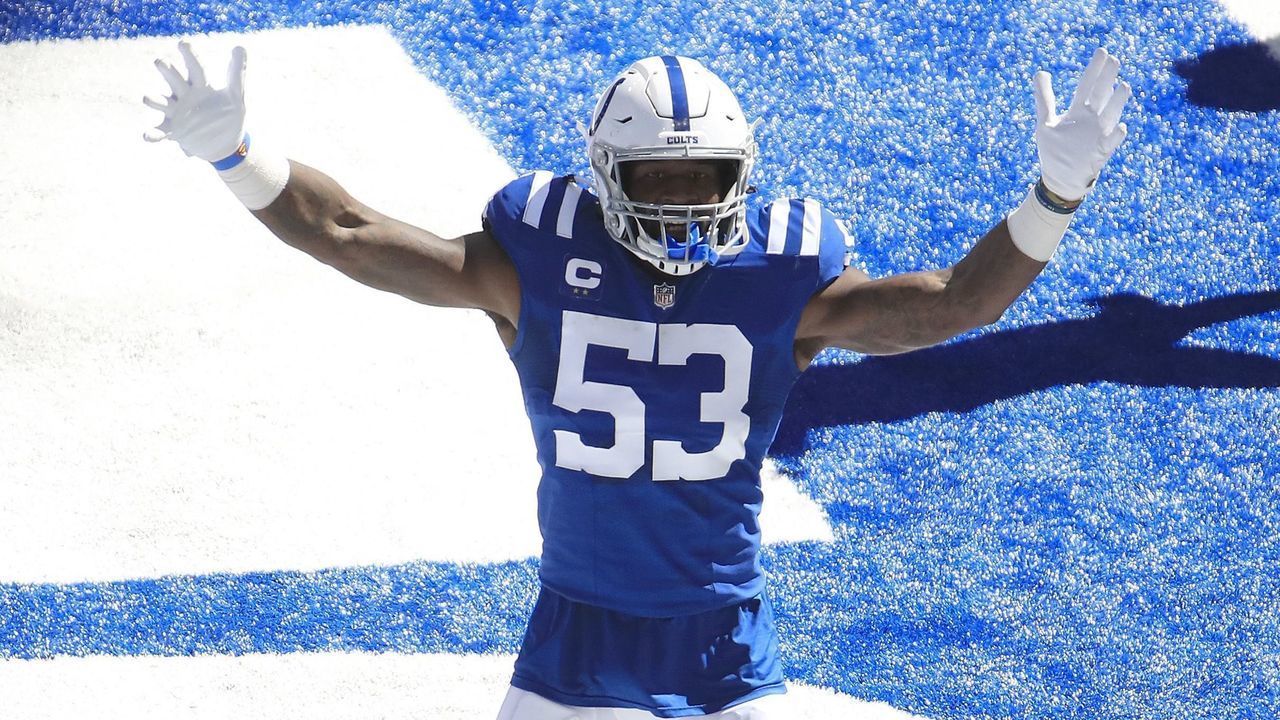 INDIANAPOLIS, INDIANA - SEPTEMBER 20: Darius Leonard #53 of the Indianapolis Colts celebrates after of safety against the Minnesota Vikings at Lucas Oil Stadium on September 20, 2020 in Indianapolis, Indiana.