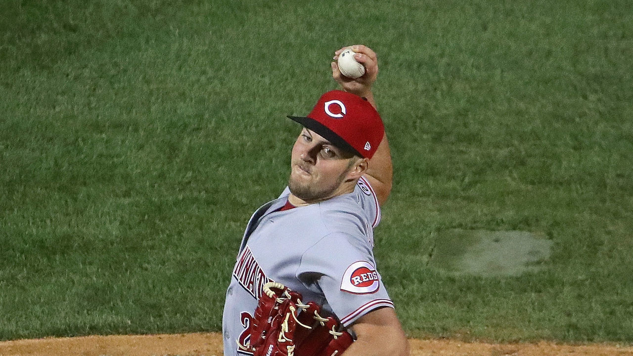 CHICAGO, ILLINOIS - SEPTEMBER 09: Trevor Bauer #27 of the Cincinnati Reds pitches against the Chicago Cubs at Wrigley Field on September 09, 2020 in Chicago, Illinois.