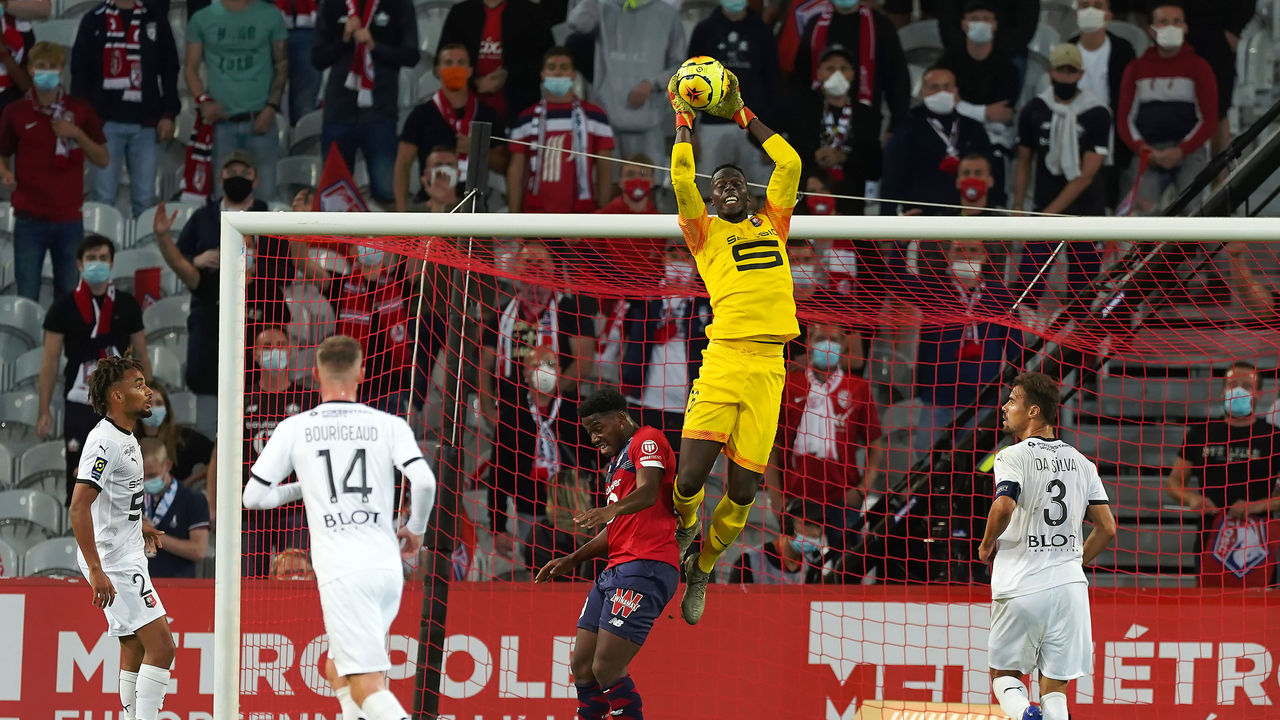 Rennes Goalkeeper Mendy On Brink Of Chelsea Switch Thescore Com
