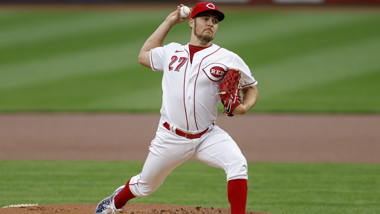CINCINNATI, OH - SEPTEMBER 23: Trevor Bauer #27 of the Cincinnati Reds pitches during the game against the Milwaukee Brewers at Great American Ball Park on September 23, 2020 in Cincinnati, Ohio.