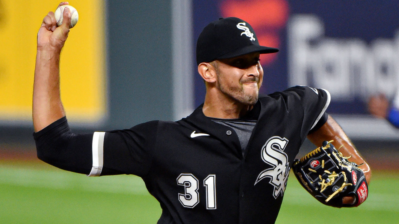 KANSAS CITY, MISSOURI - SEPTEMBER 03: Steve Cishek #31 of the Chicago White Sox throws in the ninth inning against the Kansas City Royals at Kauffman Stadium on September 03, 2020 in Kansas City, Missouri.