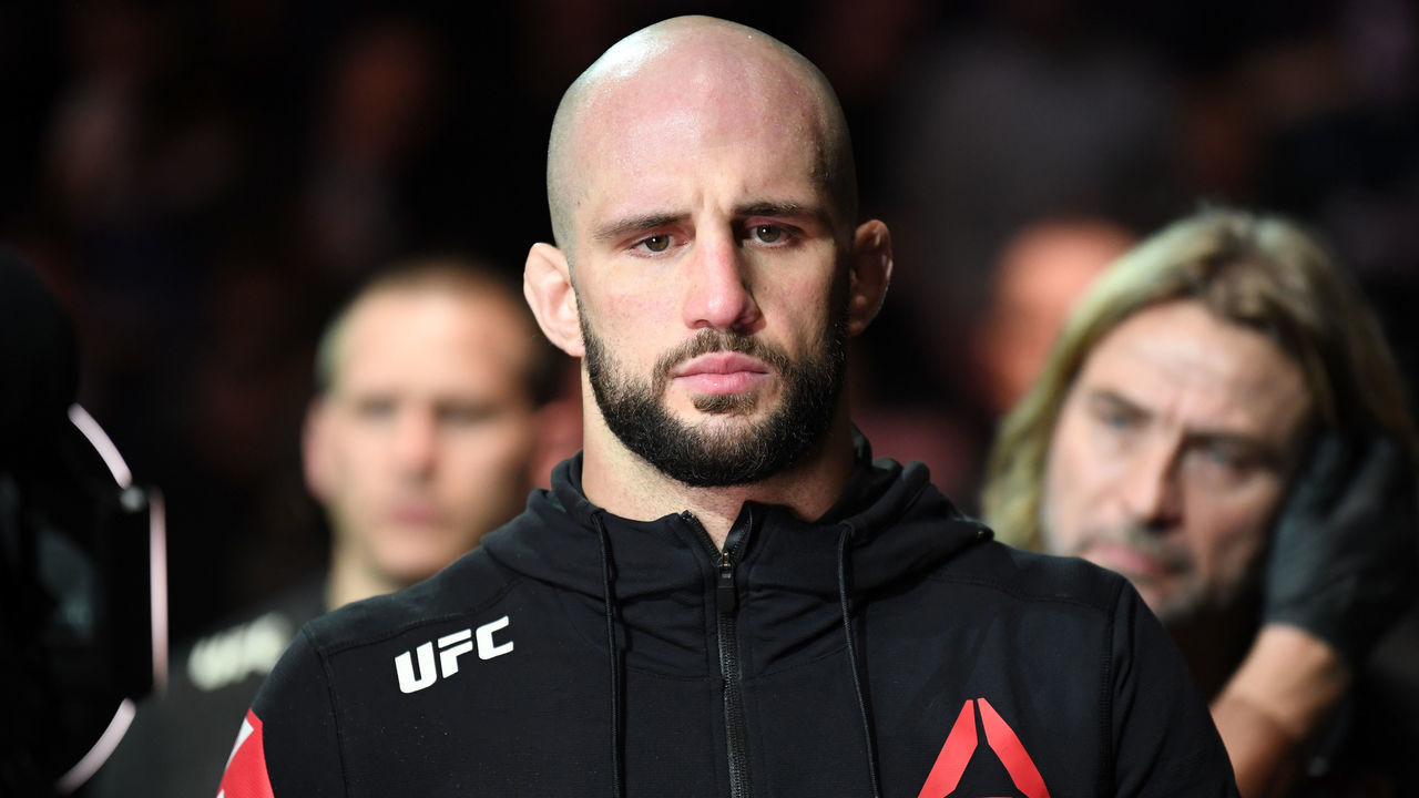 LONDON, ENGLAND - MARCH 16: Volkan Oezdemir of Switzerland prepares to fight Dominick Reyes in their light heavyweight bout during the UFC Fight Night event at The O2 Arena on March 16, 2019 in London, England.