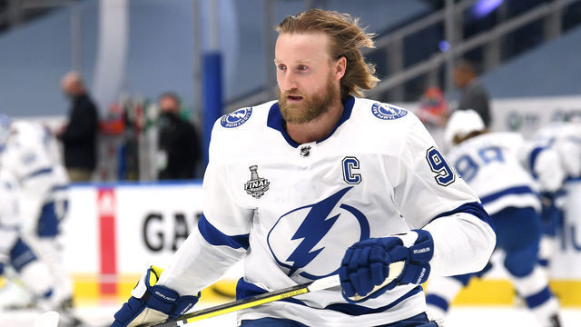 EDMONTON, ALBERTA - SEPTEMBER 23: Steven Stamkos #91 of the Tampa Bay Lightning warms up before Game Three of the NHL Stanley Cup Final between the Tampa Bay Lightning and the Dallas Stars at Rogers Place on September 23, 2020 in Edmonton, Alberta, Canada.