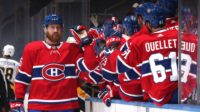 TORONTO, ONTARIO - AUGUST 05: Jeff Petry #26 of the Montreal Canadiens celebrates his go ahead goal with teammates against the Pittsburgh Penguins during the third period of Game Three of the Eastern Conference Qualification Round at Scotiabank Arena on August 05, 2020 in Toronto, Ontario.
