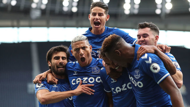 LONDON, ENGLAND - SEPTEMBER 13: Dominic Calvert-Lewin of Everton (centre) celebrates with teammates Andre Gomes (L), Richarlison (2L), James Rodriguez (3L), Michael Keane (2R) and Yerry Mina of Everton (R) after scoring their 1st goal during the Premier League match between Tottenham Hotspur and Everton at Tottenham Hotspur Stadium on September 13, 2020 in London, United Kingdom.