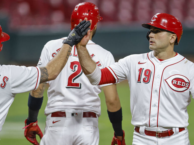 Joey Votto's Future Uncertain as Reds Fight for NL Wild Card Spot