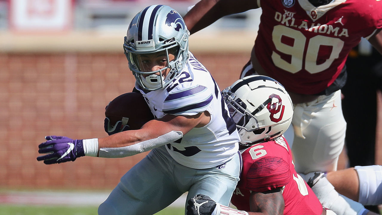 NORMAN, OK - SEPTEMBER 26: Kansas State Wildcats RB Deuce Vaughn (22) running ball during a college football game between the Oklahoma Sooners and the Kansas State Wildcats on September 26, 2020, at the Gaylord Family Memorial Stadium in Norman, OK.