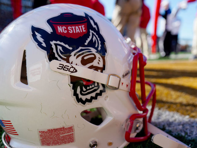 Nc State S Martin Taken Off Field In Ambulance After Suffering Hip Injury Thescore Com