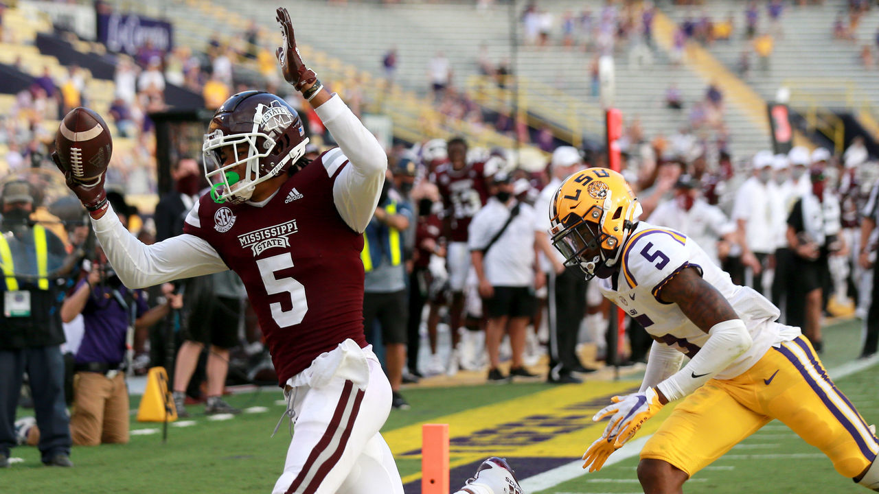 BATON ROUGE, LOUISIANA - SEPTEMBER 26: Osirus Mitchell #5 of the Mississippi State Bulldogs catches a toucdown pass over Koy Moore #5 of the LSU Tigers during a NCAA football game at Tiger Stadium on September 26, 2020 in Baton Rouge, Louisiana. Mississippi State Bulldogs won the game 44 - 34.