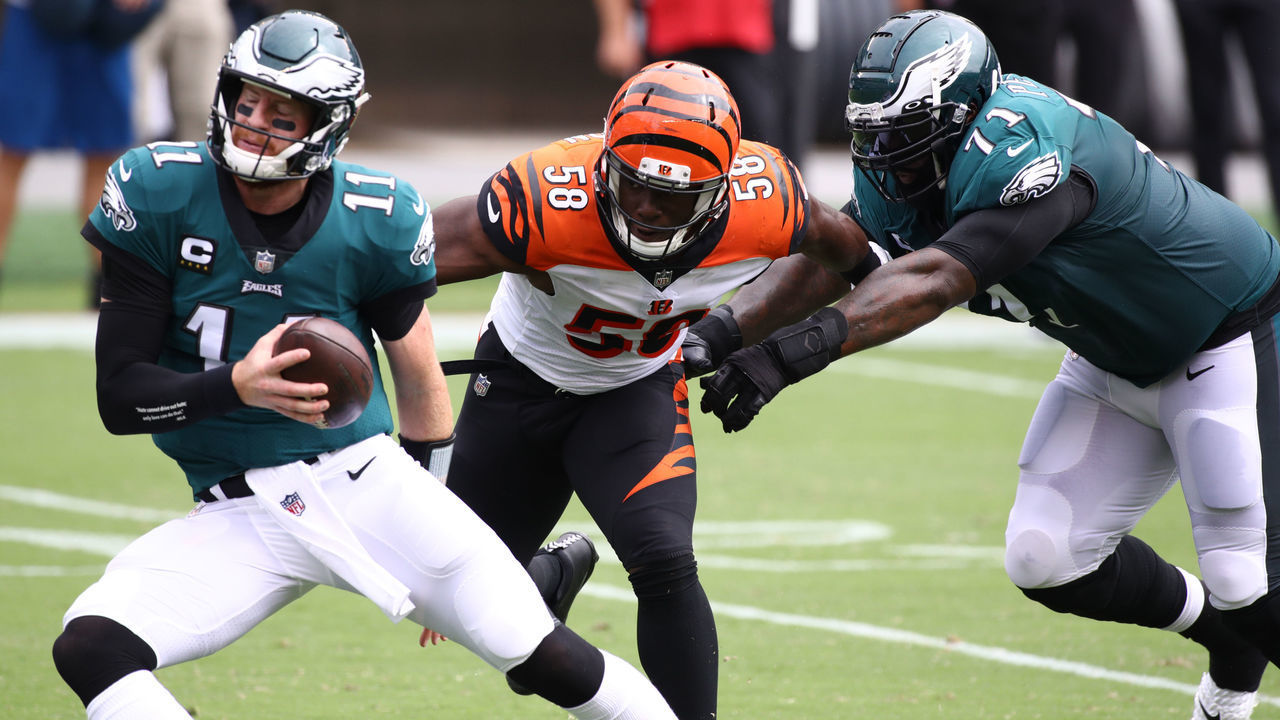 PHILADELPHIA, PA - SEPTEMBER 27: Cincinnati Bengals Defensive End Carl Lawson (58) rushes past Philadelphia Eagles Offensive Tackle Jason Peters (71) to pressure Philadelphia Eagles Quarterback Carson Wentz (11) in the first half during the game between the Cincinnati Bengals and Philadelphia Eagles on September 27, 2020 at Lincoln Financial Field in Philadelphia, PA.