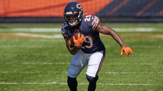CHICAGO, IL - SEPTEMBER 20: Chicago Bears running back Tarik Cohen (29) runs with the football in action during a game between the Chicago Bears and the New York Giants on September 20, 2020 at Soldier Field in Chicago, IL.
