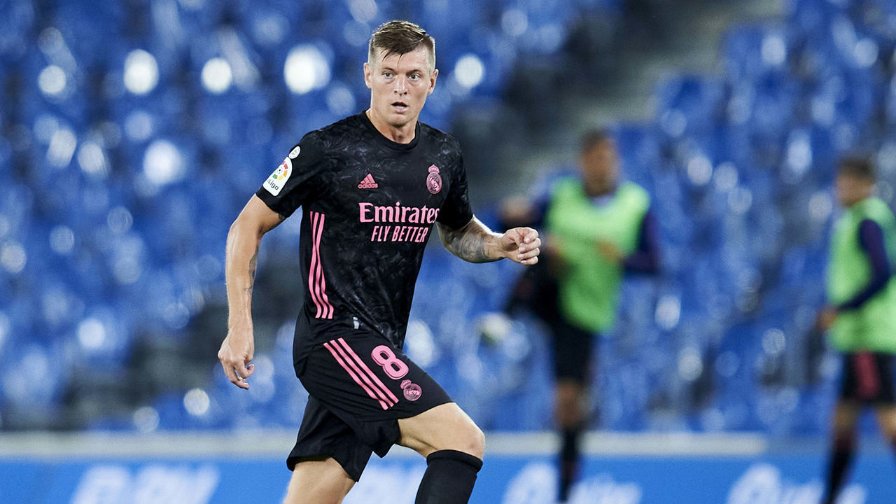 SAN SEBASTIAN, SPAIN - SEPTEMBER 20: Toni Kroos of Real Madrid in action during the La Liga Santander match between Real Sociedad and Real Madrid at Estadio Anoeta on September 20, 2020 in San Sebastian, Spain.