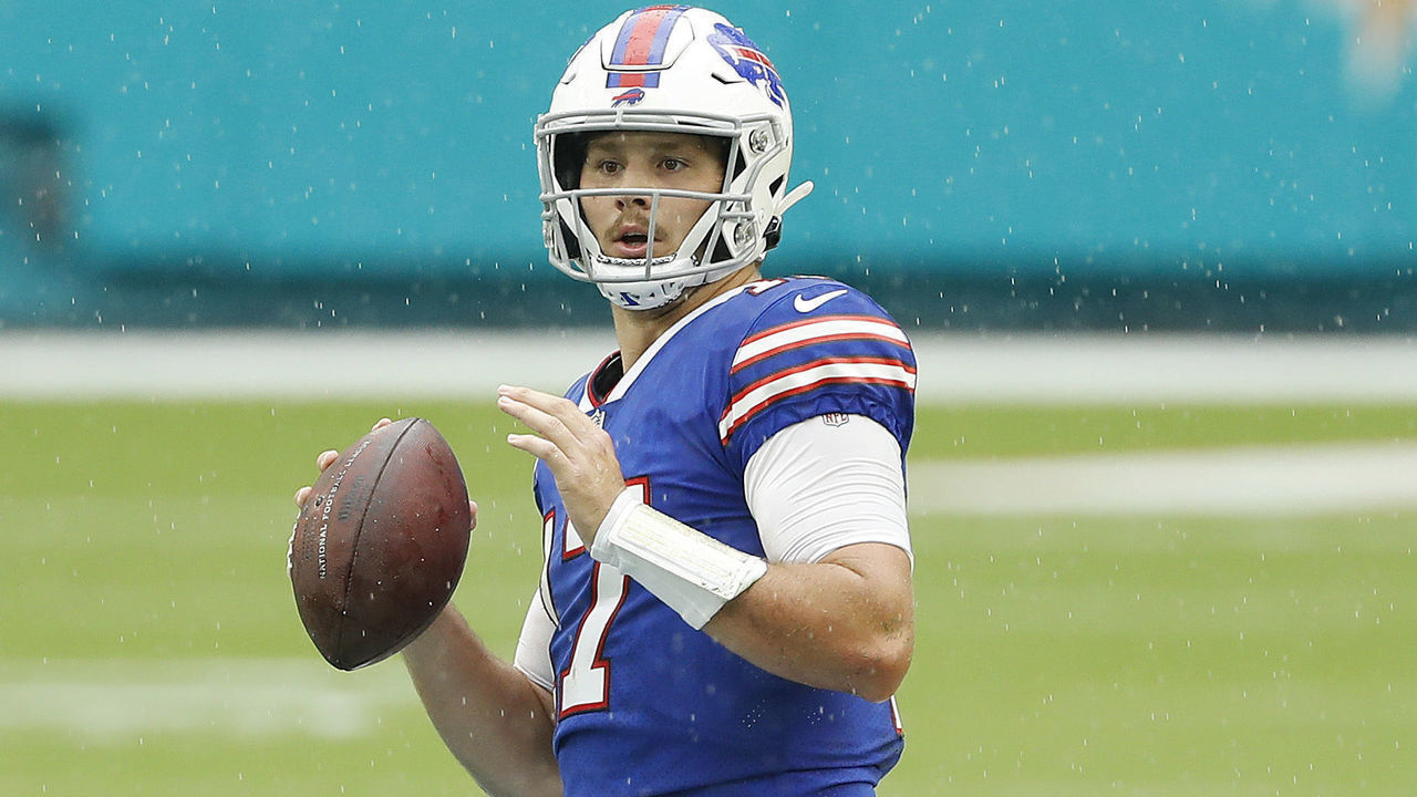 MIAMI GARDENS, FLORIDA - SEPTEMBER 20: Josh Allen #17 of the Buffalo Bills in action against the Miami Dolphins at Hard Rock Stadium on September 20, 2020 in Miami Gardens, Florida.