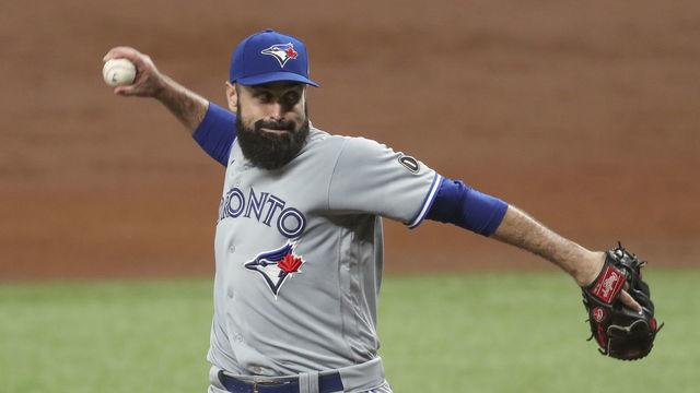 ST. PETERSBURG, FL - AUGUST 21: Toronto Blue Jays starting pitcher Matt Shoemaker (34) delivers a pitch during the MLB game between the Toronto Blue Jays and Tampa Bay Rays on August 21, 2020 at Tropicana Field in St. Petersburg, FL.