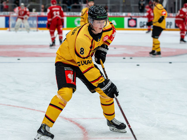 LAUSANNE, SWITZERLAND - DECEMBER 03: #8 Noel Gunler of Lulea HF warms up prior the Champions Hockey League match between Lausanne HC and Lulea HF at Vaudoise Arena on December 3, 2019 in Lausanne, Switzerland.