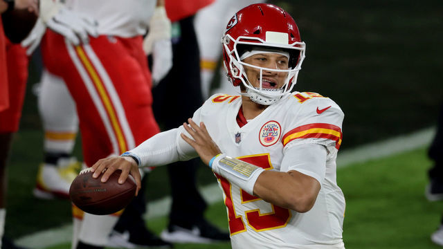 BALTIMORE, MARYLAND - SEPTEMBER 28: Patrick Mahomes #15 of the Kansas City Chiefs warms up prior to the game against the Baltimore Ravens at M&T Bank Stadium on September 28, 2020 in Baltimore, Maryland.