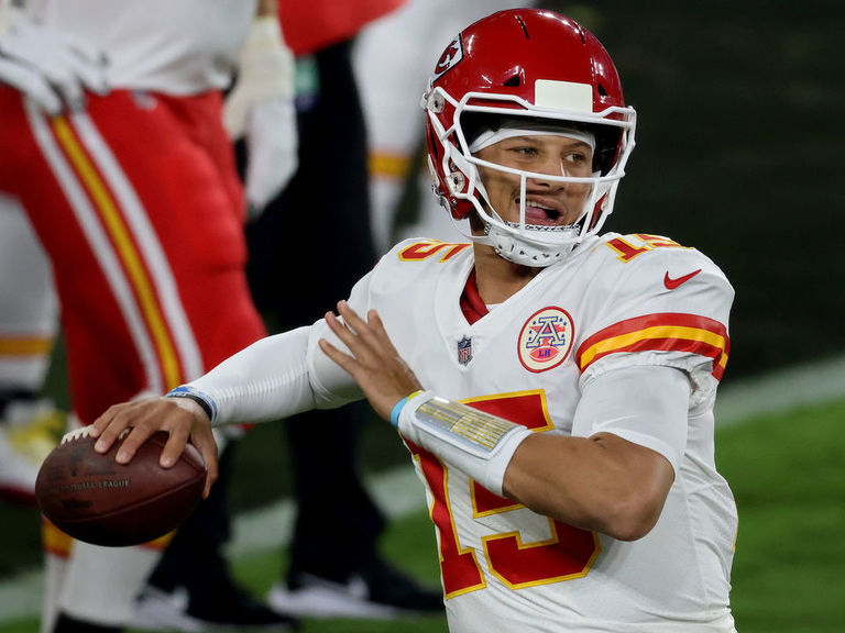 Mahomes fastest QB in NFL history to reach 10K passing yards
