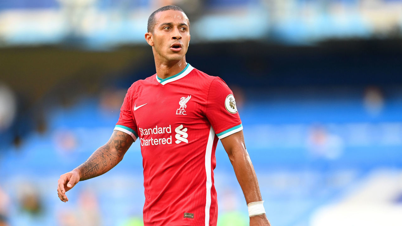 LONDON, ENGLAND - SEPTEMBER 20: Thiago Alcantara of Liverpool in action during the Premier League match between Chelsea and Liverpool at Stamford Bridge on September 20, 2020 in London, England.